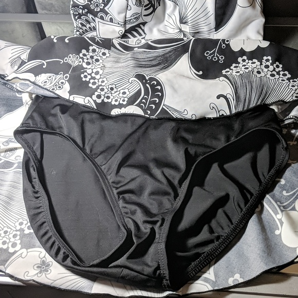 Callie: Black & White One Piece Skirted Swimsuit - Picture 4 of 5